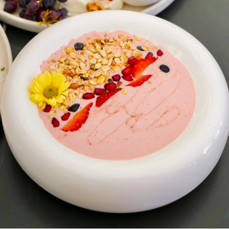 ماست و گرانولا